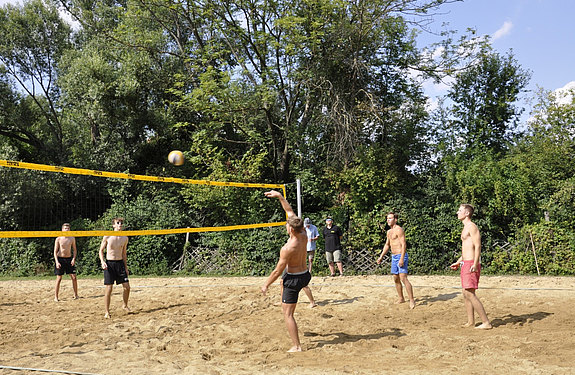 Beachvolleyball-Turnier der Volkspartei Moosbrunn wieder ein voller Erfolg