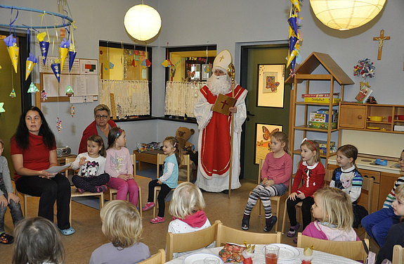 Der Nikolaus kommt in den Kindergarten