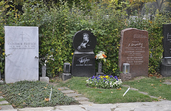 Führung der Moosbrunner VP-Frauen im Zentralfriedhof